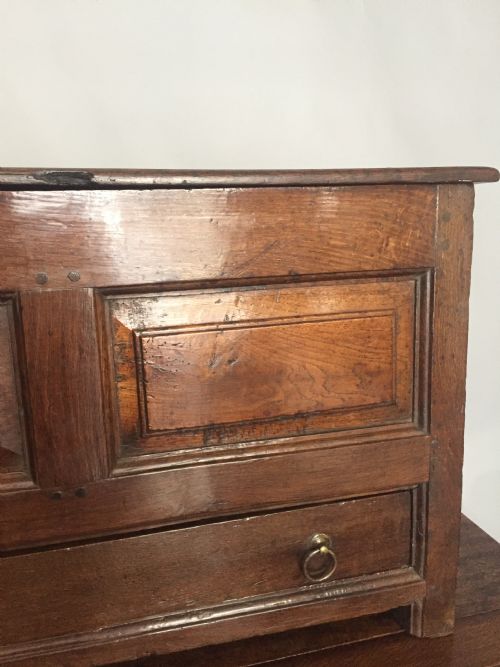 A WONDERFUL 18THC OAK WELSH COFFER BACH - ADDITIONAL PHOTO 2