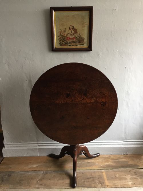 an 18th oak tripod tilt top table - CATEGORY: ANTIQUE TABLES - DATED 18TH CENTURY