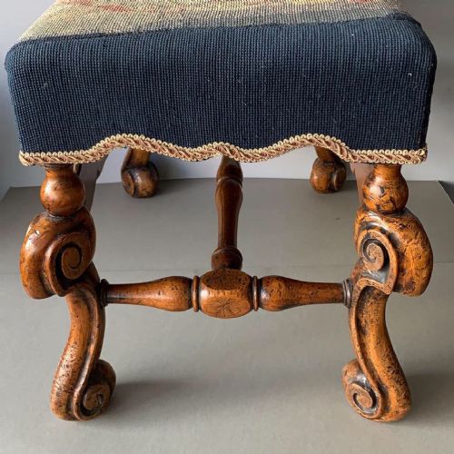 A WONDERFUL 19THC WALNUT CONTINENTAL TAPESTRY STOOL - ADDITIONAL PHOTO 6