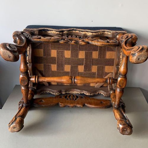 A WONDERFUL 19THC WALNUT CONTINENTAL TAPESTRY STOOL - ADDITIONAL PHOTO 8