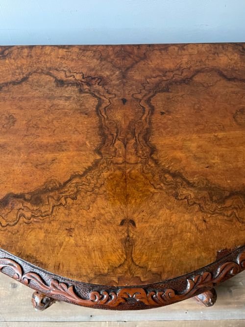 A 19THC SERPENTINE BURR WALNUT CARD TABLE - ADDITIONAL PHOTO 2