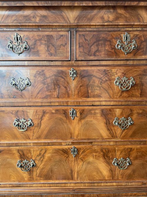 A WONDERFUL 18THC FIGURED WALNUT CHEST ON CHEST - ADDITIONAL PHOTO 1