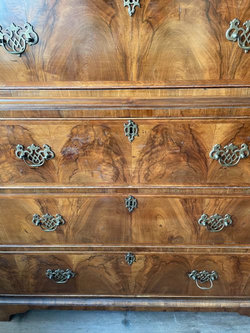A WONDERFUL 18THC FIGURED WALNUT CHEST ON CHEST - ADDITIONAL PHOTO 2