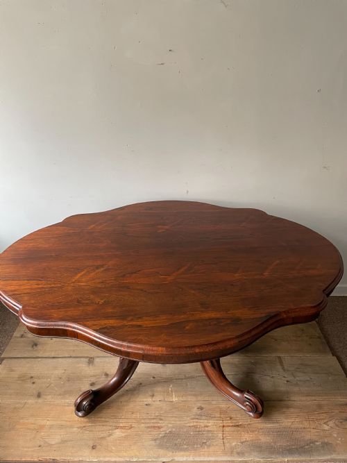 A 19THC SHAPED ROSEWOOD CENTRE TABLE - ADDITIONAL PHOTO 2