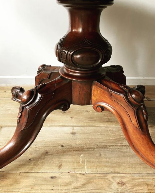 A 19THC SHAPED ROSEWOOD CENTRE TABLE - ADDITIONAL PHOTO 3