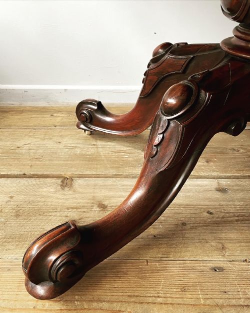 A 19THC SHAPED ROSEWOOD CENTRE TABLE - ADDITIONAL PHOTO 4