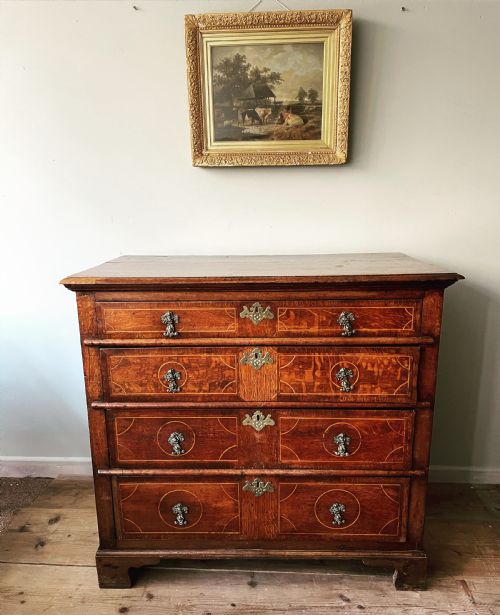 a william and mary oak chest of drawers - CATEGORY: ANTIQUE CHEST OF DRAWERS - DATED 18TH CENTURY