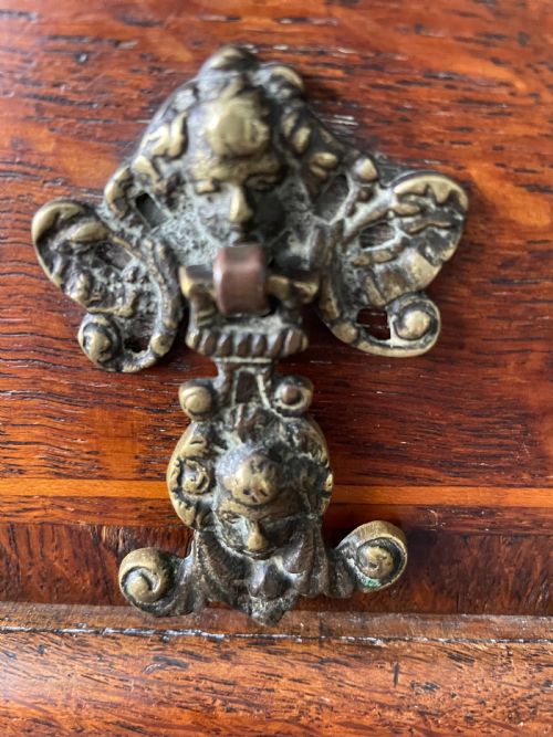 A WILLIAM AND MARY OAK CHEST OF DRAWERS - ADDITIONAL PHOTO 4