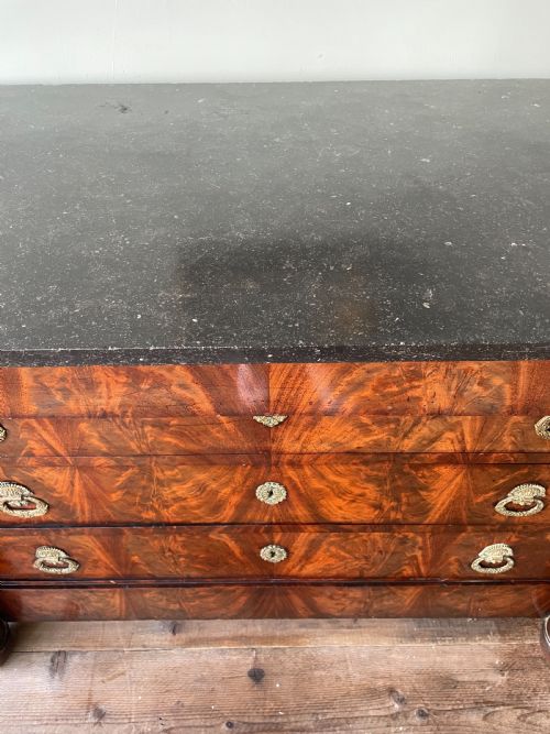 AN EARLY 19THC FRENCH EMPIRE MAHOGANY COMMODE - ADDITIONAL PHOTO 2