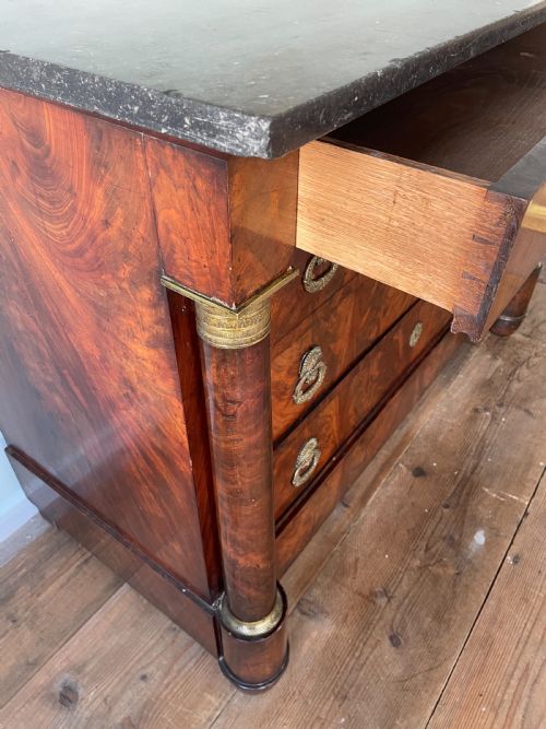 AN EARLY 19THC FRENCH EMPIRE MAHOGANY COMMODE - ADDITIONAL PHOTO 3