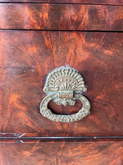 AN EARLY 19THC FRENCH EMPIRE MAHOGANY COMMODE - ADDITIONAL PHOTO 6