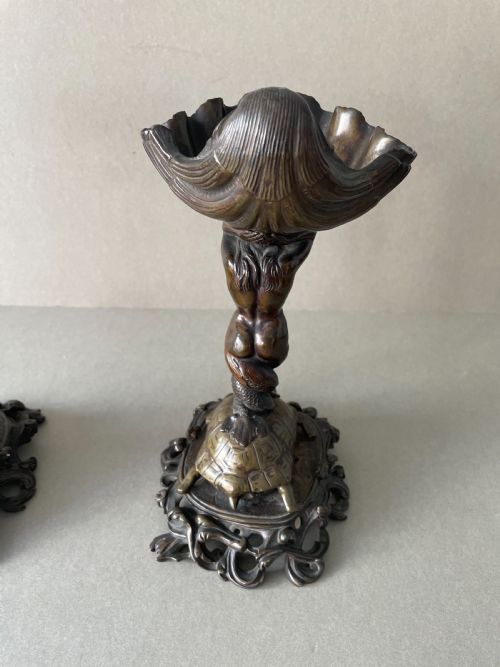 A REGENCY PAIR OF BRONZE TAZZAS - ADDITIONAL PHOTO 4