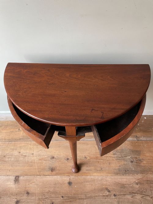A MID 18THC MAHOGANY FOLDING TEA TABLE - ADDITIONAL PHOTO 2