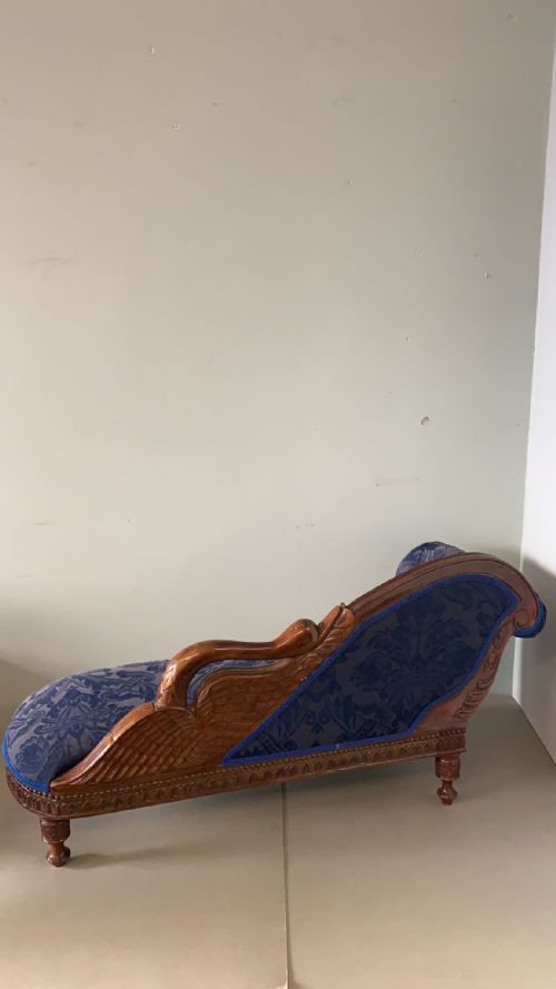 A 19THC MINIATURE DAY BED OR DOG BED - ADDITIONAL PHOTO 3