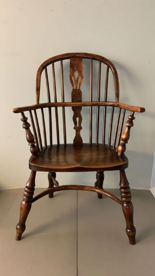 an early 19thc windsor chair - CATEGORY: ANTIQUE CHAIRS - DATED 19TH CENTURY