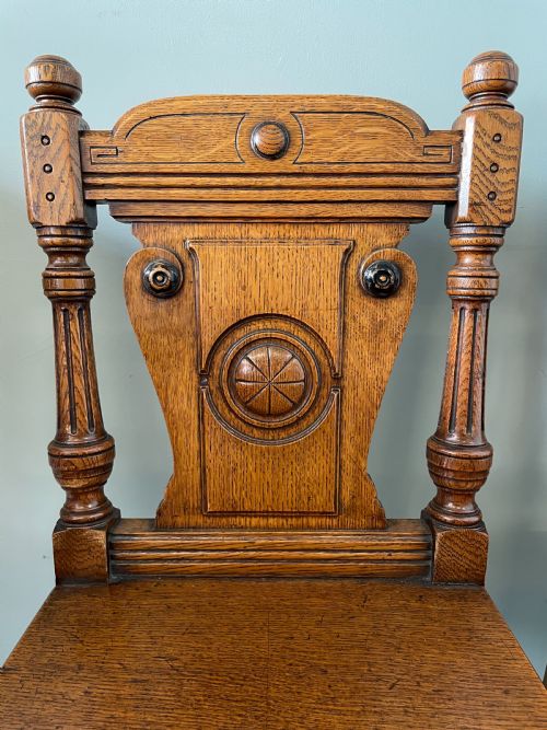 AN ANTIQUE PAIR OF HONEY OAK AESTHETIC MOVEMENT HALL CHAIRS - ADDITIONAL PHOTO 4