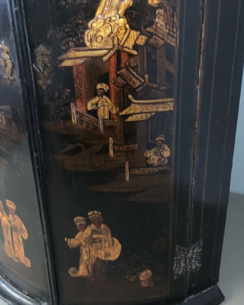 AN EARLY 18THC CHINOISERIE CORNER CUPBOARD - ADDITIONAL PHOTO 3