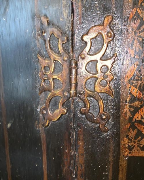 AN EARLY 18THC CHINOISERIE CORNER CUPBOARD - ADDITIONAL PHOTO 4