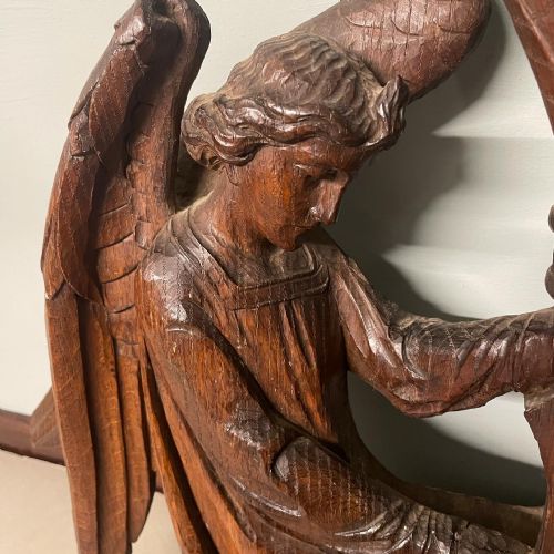 A 19TH OAK CARVING OF TWO ANGELS HOLDING ALOFT THE MONOGRAM OF CHRIST - ADDITIONAL PHOTO 3