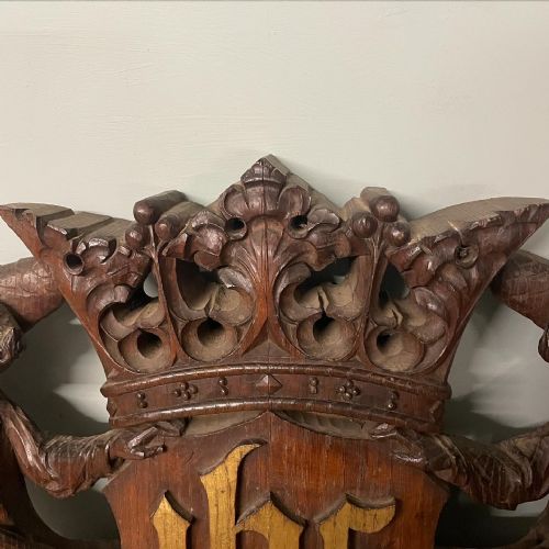A 19TH OAK CARVING OF TWO ANGELS HOLDING ALOFT THE MONOGRAM OF CHRIST - ADDITIONAL PHOTO 5