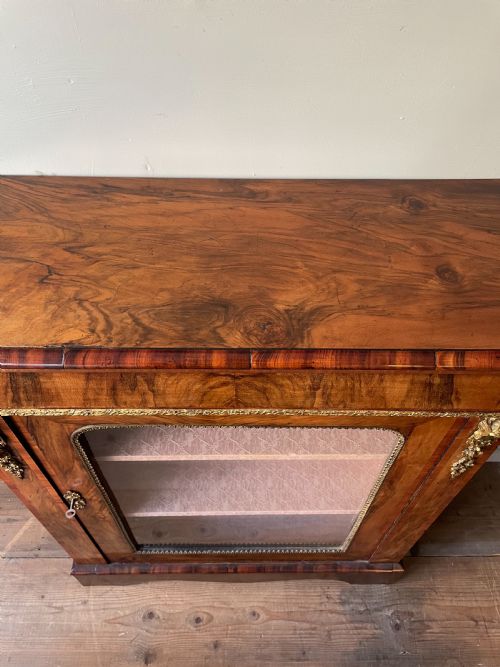 A 19THC FIGURED WALNUT PIER CABINET - ADDITIONAL PHOTO 3