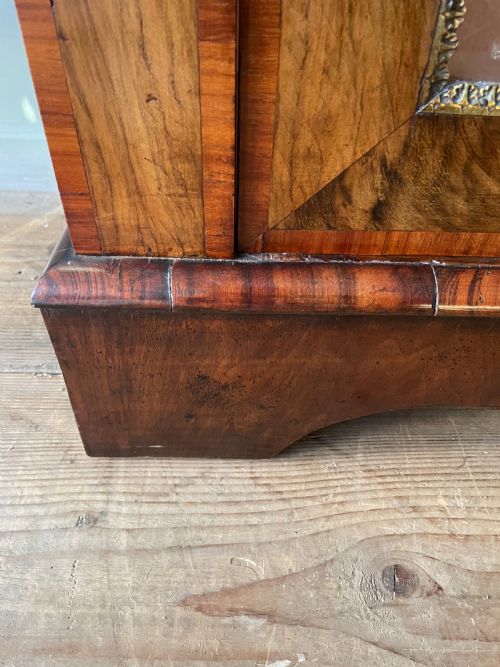 A 19THC FIGURED WALNUT PIER CABINET - ADDITIONAL PHOTO 6
