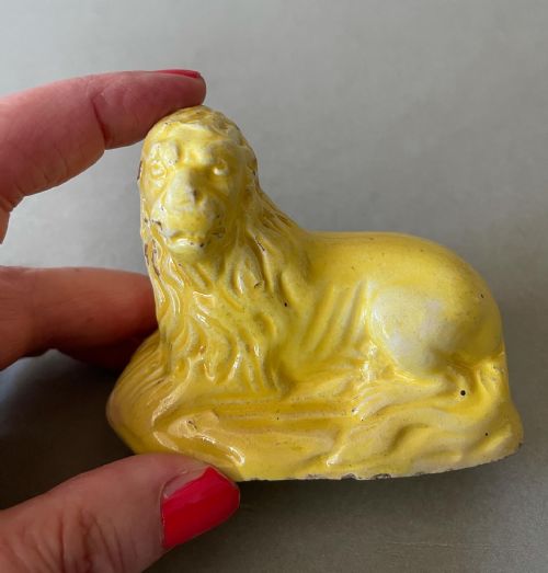 A RARE 18THC PEARLWARE LION - ADDITIONAL PHOTO 4