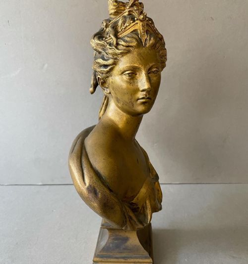 AN ANTIQUE BUST OF DIANE DE HOUDON - ADDITIONAL PHOTO 1