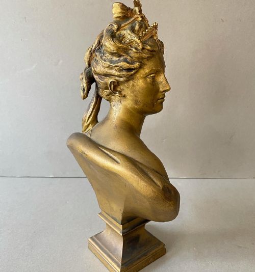 AN ANTIQUE BUST OF DIANE DE HOUDON - ADDITIONAL PHOTO 2