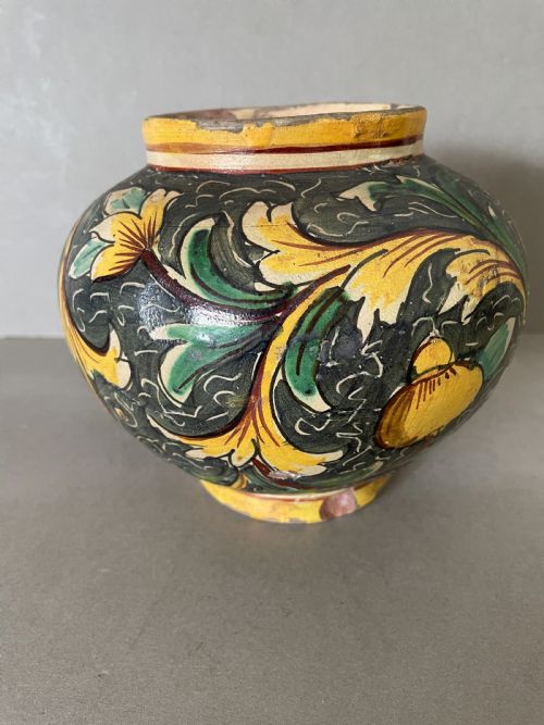 A 17THC ITALIAN MAJOLICA VASE - ADDITIONAL PHOTO 2