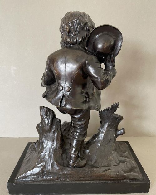 A ANTIQUE BRONZE FIGURE OF A BOY - ADDITIONAL PHOTO 2