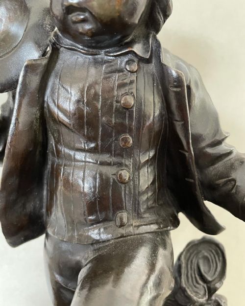 A ANTIQUE BRONZE FIGURE OF A BOY - ADDITIONAL PHOTO 4