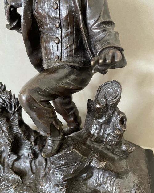 A ANTIQUE BRONZE FIGURE OF A BOY - ADDITIONAL PHOTO 5