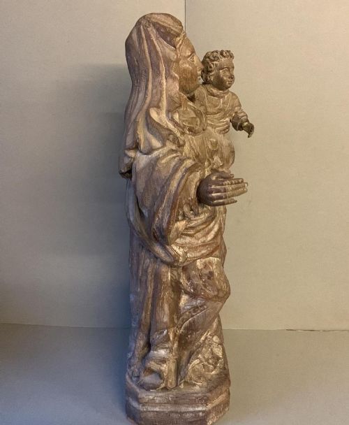 AN ANTIQUE CARVING OF MADONNA AND CHILD - ADDITIONAL PHOTO 1