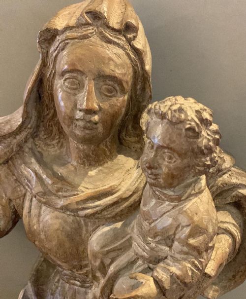 AN ANTIQUE CARVING OF MADONNA AND CHILD - ADDITIONAL PHOTO 3