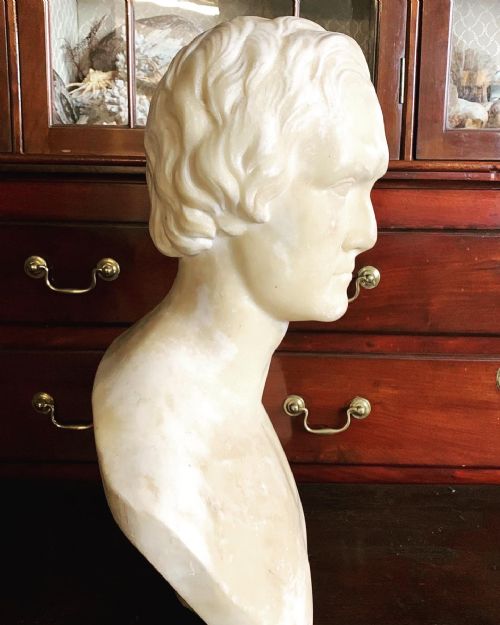 ANTIQUE BUST OF A GENTLEMAN - ADDITIONAL PHOTO 2