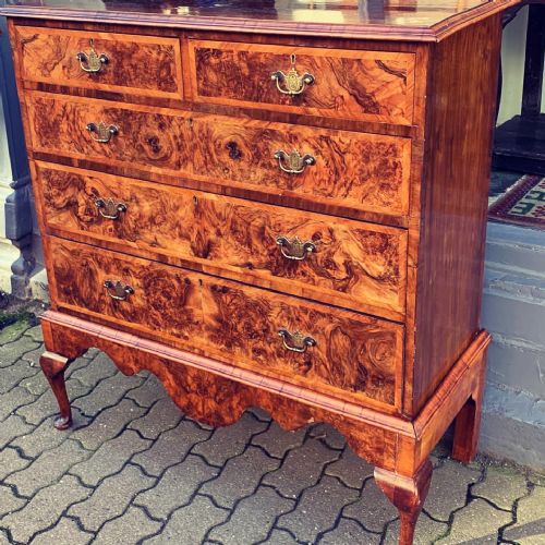 AN 18THC CHEST ON STAND - ADDITIONAL PHOTO 1