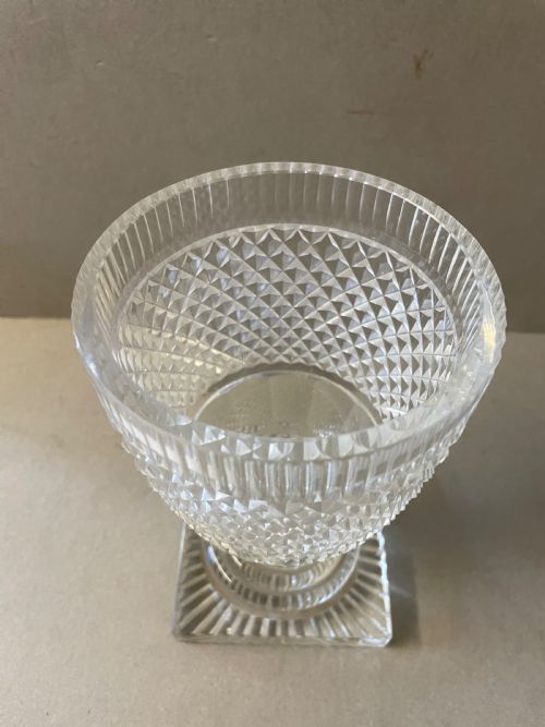 AN ANTIQUE CUT GLASS JAR AND COVER - ADDITIONAL PHOTO 1