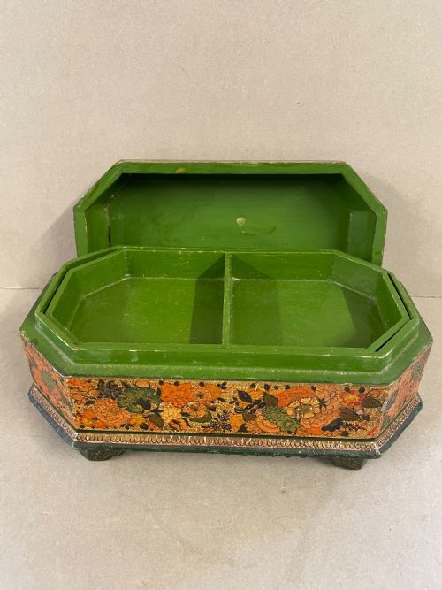 AN ANTIQUE KASHMIRI CASKET - ADDITIONAL PHOTO 3