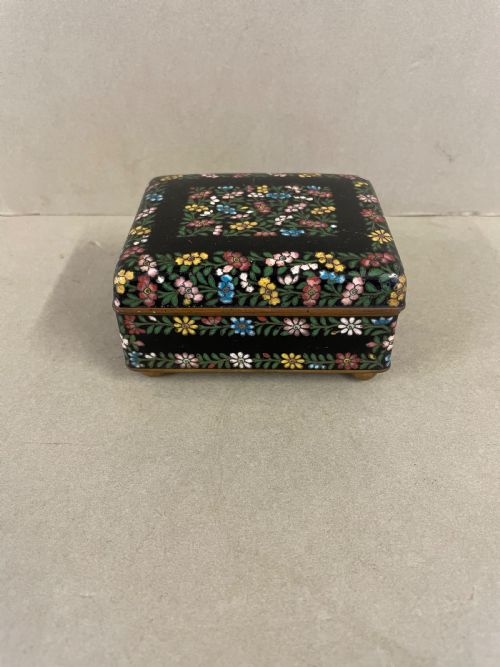 an antique chinese coisonne box - CATEGORY: ANTIQUE BOXES - DATED 19TH CENTURY