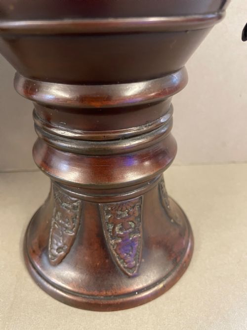 AN ANTIQUE PAIR OF JAPANESE BRONZE VASES - ADDITIONAL PHOTO 3