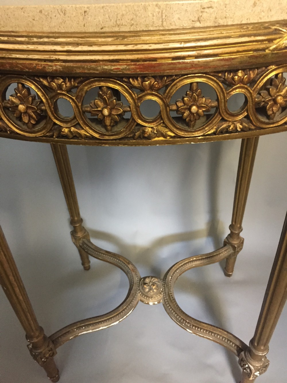 An elegant early 20thC giltwood marble topped lamp table View II