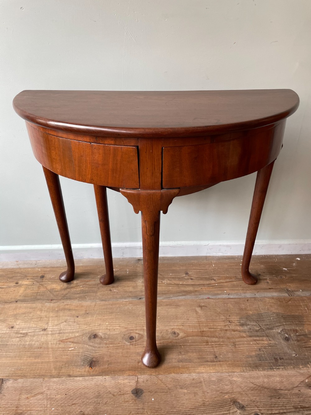 A Mid 18thC mahogany folding tea table