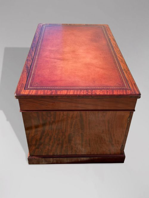 STUNNING 19TH CENTURY MAHOGANY PARTNERS DESK BY HOLLAND SONS - ADDITIONAL PHOTO 4