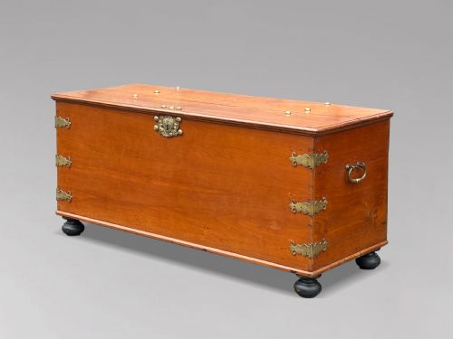 LARGE 18TH CENTURY WALNUT COLONIAL CHEST WITH BRASS HARDWARE - ADDITIONAL PHOTO 7