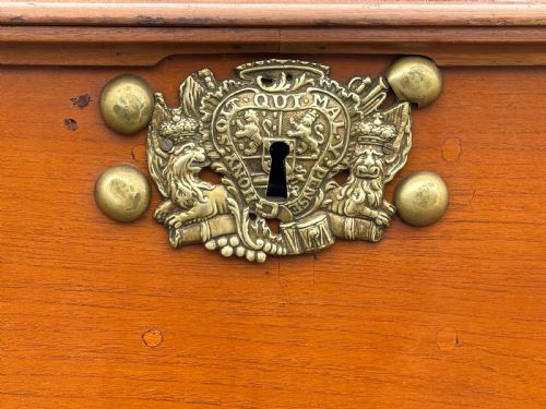 LARGE 18TH CENTURY WALNUT COLONIAL CHEST WITH BRASS HARDWARE - ADDITIONAL PHOTO 9