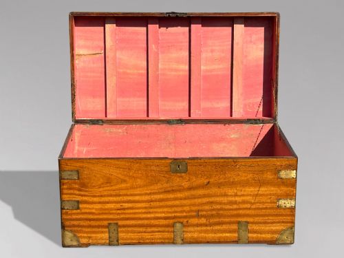 19TH CENTURY LARGE CAMPHOR WOOD CAMPAIGN TRUNK - ADDITIONAL PHOTO 2