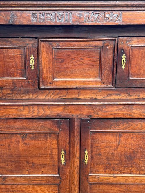 18TH CENTURY ENGLISH ELM COURT CUPBOARD C1757 - ADDITIONAL PHOTO 4