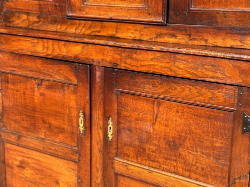 18TH CENTURY ENGLISH ELM COURT CUPBOARD C1757 - ADDITIONAL PHOTO 7