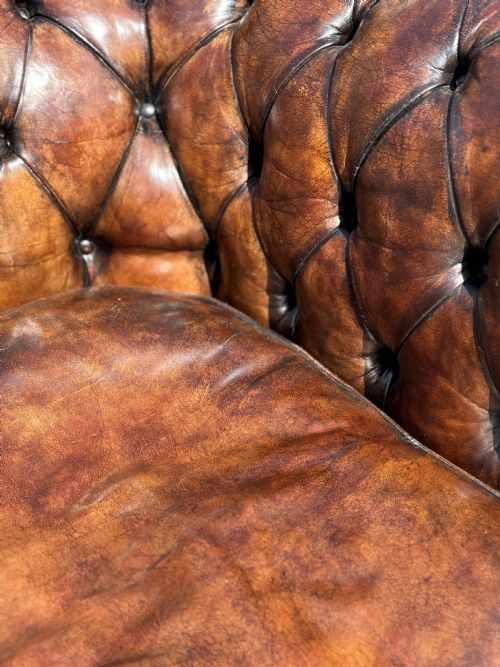 ANTIQUE BROWN LEATHER CHESTERFIELD ARMCHAIR C1910 - ADDITIONAL PHOTO 4